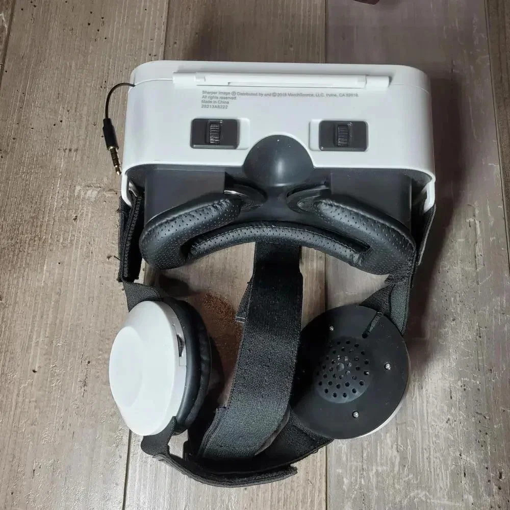 Sharper Image Virtual Reality Smartphone Wireless Bluetooth Viewer w/ Headphones